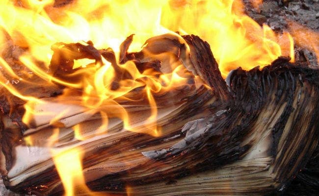 गोपालगंज : निगरानी कोषांग में लगी आग, 2405 नियोजित शिक्षकों के रिकॉर्ड खाक