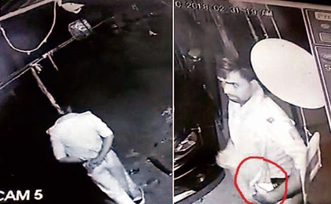 पुलिस का जवान बल्ब चोरी करते सीसीटीवी में हुआ कैद, सोशल मीडिया पर वीडियो वायरल होने से शर्मसार हुई फतुहा पुलिस