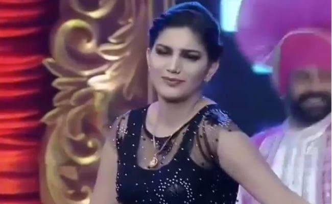 VIDEO: सपना चौधरी ने ब्‍लैक गाउन में लगाये जबदस्‍त ठुमके, देखते रह गये ये सितारे