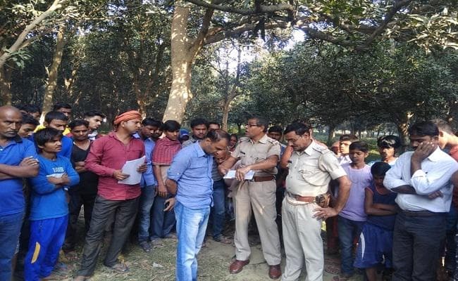 शराबी पति ने पीट-पीटकर पत्नी को मार डाला, शव को बगीचे में फेंका