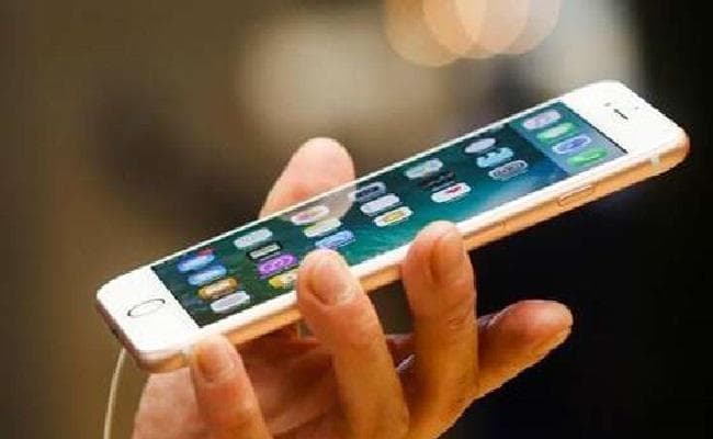 स्मार्टफोन की बिक्री पांच फीसद बढ़ी, जानें कौन सा फोन रहा इस रेस में आगे