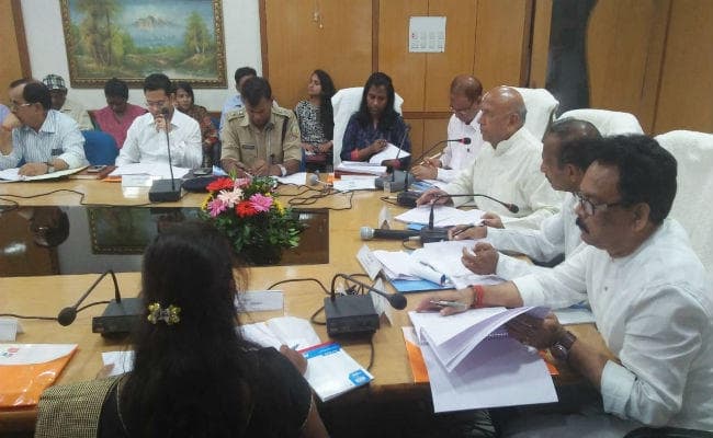 समन्वय बनाकर कार्य करें अधिकारी, निर्देशों का अनुपालन नहीं होने पर होगी कार्रवाई : सरयू राय