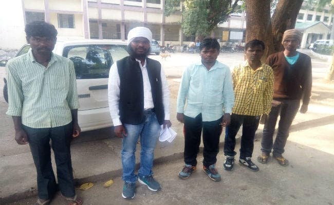 गुमला : आदिम जनजाति के गांवों में बिजली सप्लाई बंद, फर्जी एजेंट वसूल रहे पैसा