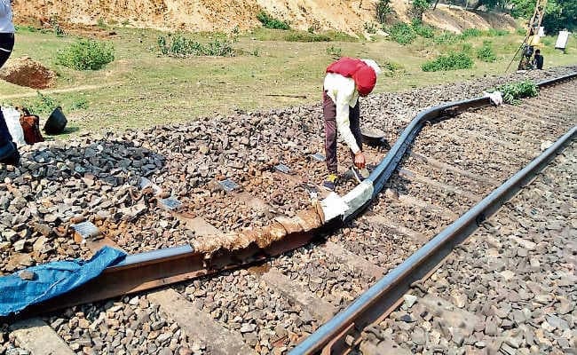 गोमो: टेढ़ी हुई पटरी, बची हटिया-पटना सुपर एक्सप्रेस