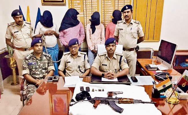 बेगूसराय में एके-47 के साथ चार अपराधी गिरफ्तार, मोनी ने जमा की अकूत संपत्ति, होगी जांच