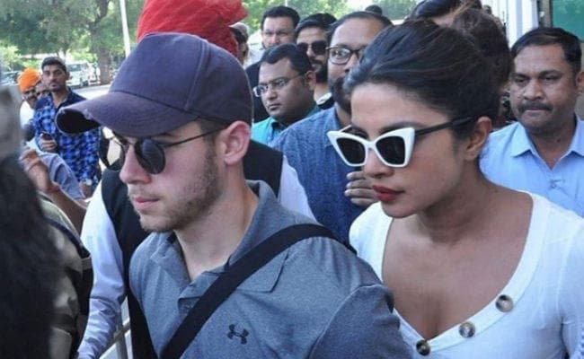 प्रियंका चोपड़ा ने मंगेतर निक के साथ शेयर की ऐसी तसवीर, कुछ ही देर में हो गया वायरल