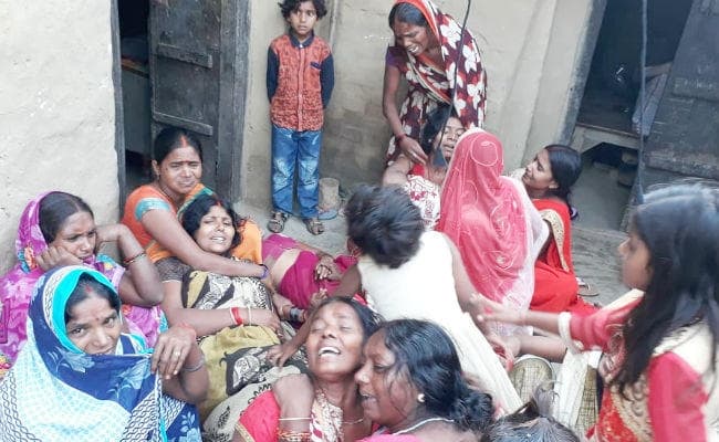 झाड़-फूंक करनेवाले तांत्रिक की धारदार हथियार से हत्या, हत्यारों की गिरफ्तारी और मुआवजे की मांग को लेकर प्रदर्शन