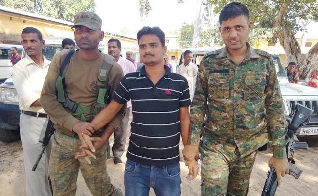 Jharkhand : कम्प्यूटर ऑपरेटर 5000 रुपये रिश्वत लेते गिरफ्तार