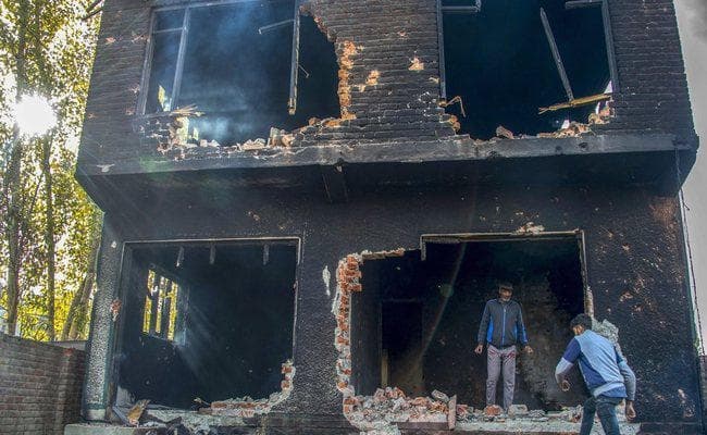 सुरक्षा बलों के साथ मुठभेड़ में हिजबुल का कमांडर समेत दो आतंकी ढेर