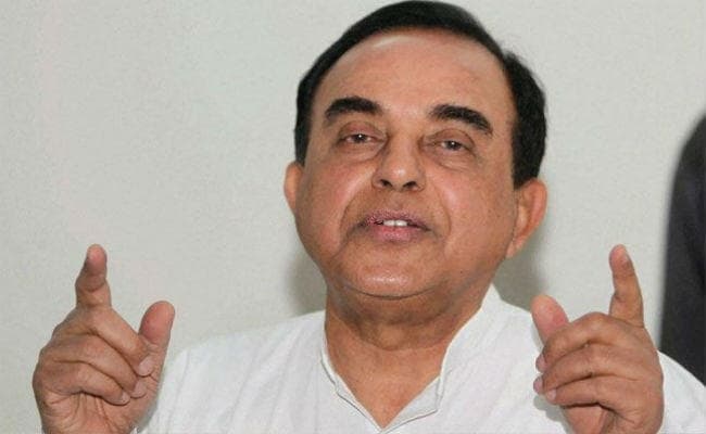 सीबीआई विवाद में कूदे सुब्रमण्यम स्वामी, सरकार को कटघरे में किया खड़ा