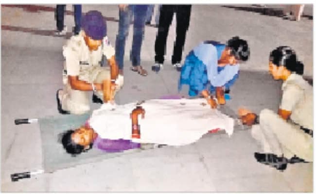 पुरूषोत्तम एक्सप्रेस के जनरल डिब्बे में महिला ने दिया बच्चे को जन्म, जवानों ने नाम दिया पुरूषोत्तम