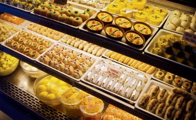 Diwali Sweets Recipes: बाजार से नकली मिठाई खरीदने की बजाय, दिवाली पर घर में बनाएं ये हेल्दी और टेस्टी 'मिठाई'