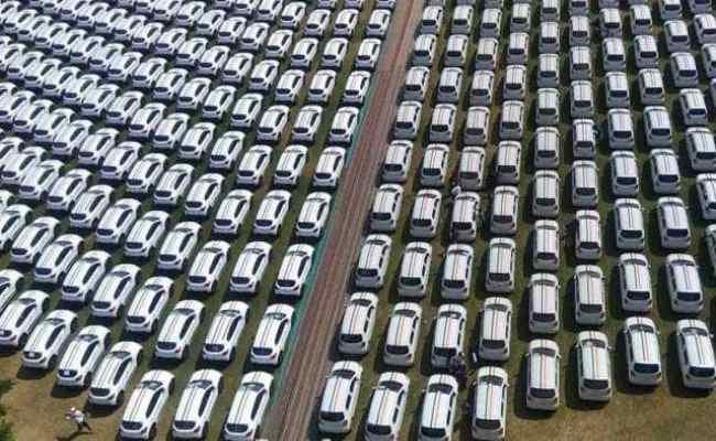 दीपावली पर सावजी ढोलकिया की दरियादिली, कर्मचारियों को गिफ्ट में दी 600 कार, नरेंद्र मोदी ने की तारीफ