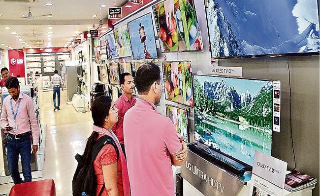 दिवाली में धूम मचाने को तैयार टीवी बाजार, जानें कौन सा अपके घर के लिए है फिट