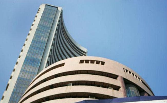 Cash Crisis और रुपये में गिरावट से सेंसेक्स ने लगाया 344 अंकों का गोता