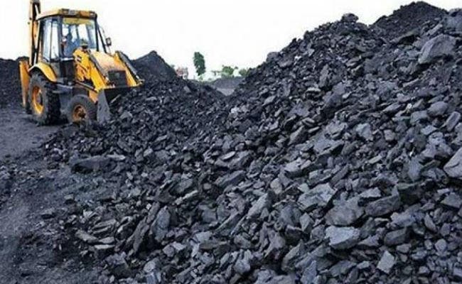 लातेहार : हजारों टन अवैध कोयले का हो रहा है भंडारण, दो प्राथमिकी फिर भी नहीं रूक रही है माफियागिरी