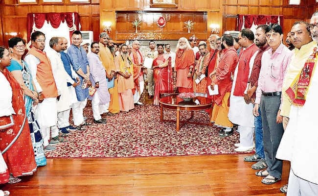 रांची : राज्यपाल से मिले विश्व हिंदू परिषद के पदाधिकारी, सौंपा ज्ञापन, कहा, मंदिर निर्माण का मार्ग प्रशस्त करे केंद्र