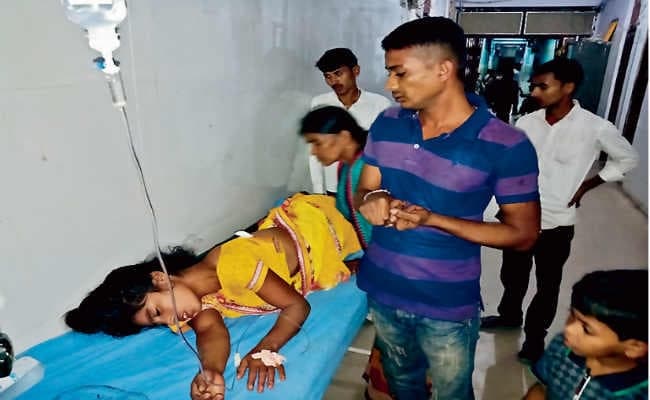 महिला को मारा चाकू, बच्चे समेत तीन को डंडों से पीटा, डेल्हा स्थित विजय बिगहा मुहल्ले में दो पक्षों में मारपीट