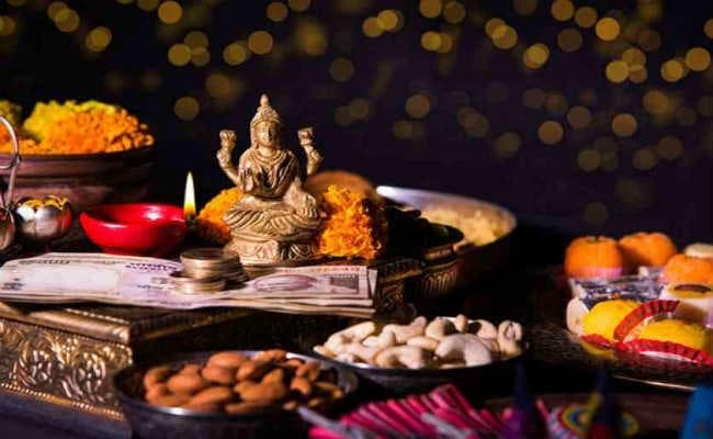 दीपोत्सव के पांच दिन, विशेष संयोग में आयेंगी लक्ष्मी, जानें क्या करना है उचित