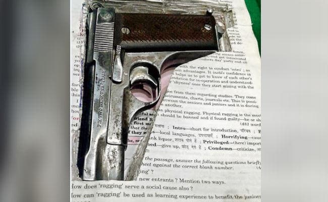 गैंग सरगना विपुल की हत्या का बदला लेने के लिए शातिराना अंदाज, किताब को बनाया ‘पिस्टल केस’, करने वाला था हत्या