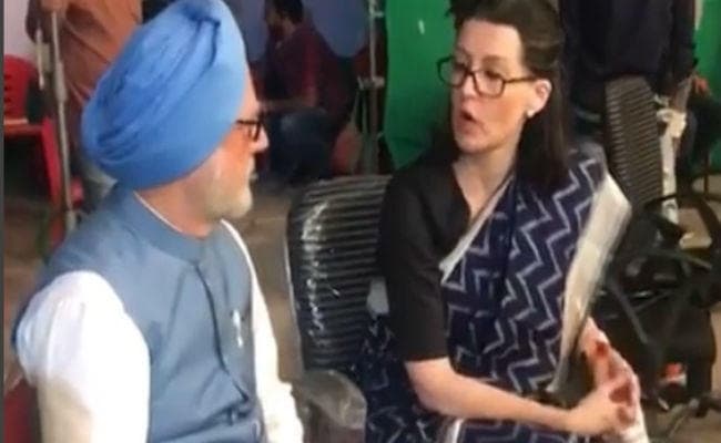 ''''द एक्सिडेंटल प्राइम मिनिस्टर'''' : ...जब पूर्व पीएम मनमोहन सिंह ने सोनिया के साथ की चाय पर चर्चा, देखें पूरा वीडियो