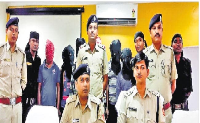 मोटरसाइकिल छिनताई गिरोह का पर्दाफाश, बाइक व टोटो जब्त, छह गिरफ्तार