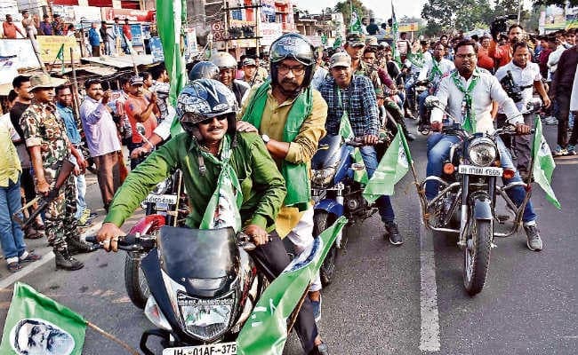 खूंटी : उलिहातू से झामुमो की संघर्ष यात्रा शुरू, हेमंत ने कहा, आज भी महापुरुषों का सपना है अधूरा