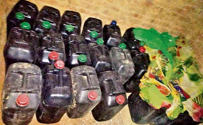 रांची : कांके के होचर निवासी जगेश्वर उरांव के घर में छापा, 1610 लीटर अवैध स्प्रिट जब्त, कारोबारी फरार