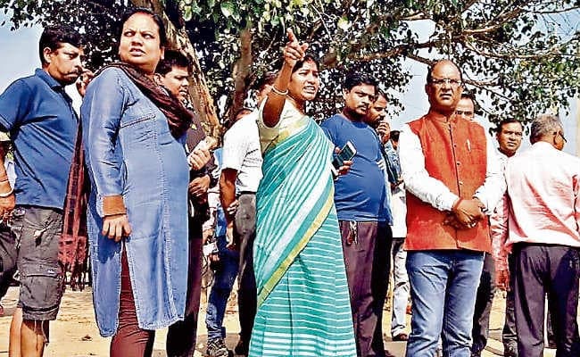 रांची : छठ घाटों के सामने से बिल्डिंग मेटेरियल हटायें, घाट बेचनेवालों पर करें कार्रवाई