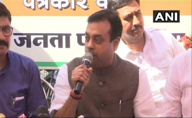 महाकाल के दर्शन के लिए पहुंचे राहुल, भाजपा ने किया हमला ‘फैंसी ड्रेस हिंदुत्व’ का प्रदर्शन