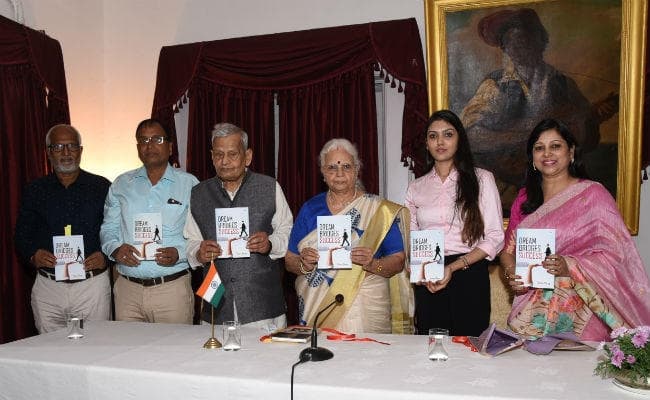 गोवा की राज्यपाल मृदुला सिन्हा ने किया बिहार की बेटी की किताब Dream Bridges Success का लोकार्पण