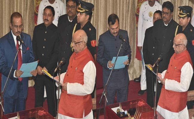 राज्यपाल ने नवनियुक्त दो राज्य सूचना आयुक्तों को पद की शपथ दिलायी