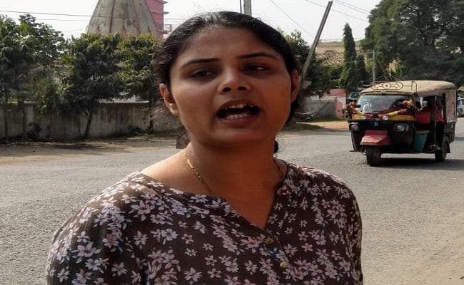 जेल में बंद ब्रजेश ठाकुर से मुलाकात के बाद बोली बेटी निकिता, CBI कर रही टॉर्चर