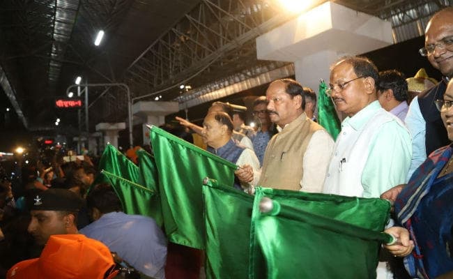 झारखंड का बेटा होने के नाते राज्य के गरीब वृद्धों को तीर्थ कराकर अपना धर्म निभा रहा हूं : CM रघुवर