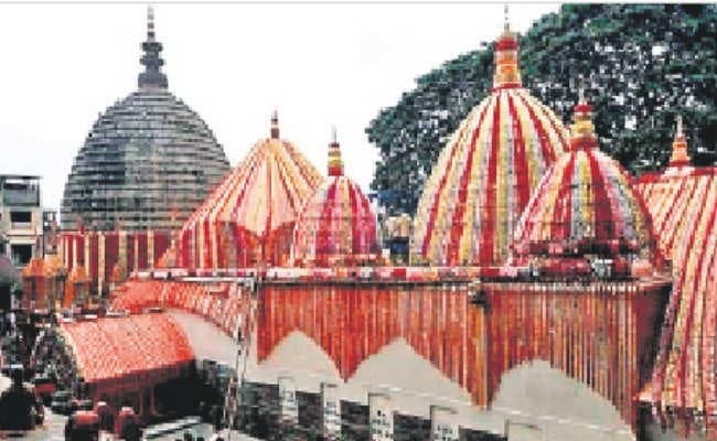 काली पूजा : कामाख्या मंदिर की तर्ज पर बन रहा पंडाल, ‘ढाके साजे’ स्वरूप का होगा दर्शन