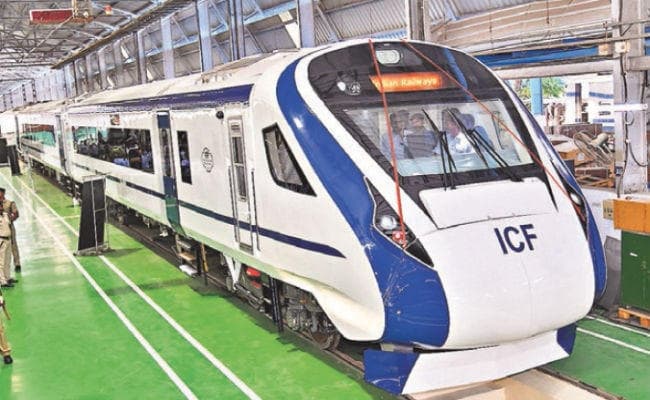 देश की पहली इंजन रहित ट्रेन पटरी पर उतरी, शताब्दी की लेगी जगह, जानें इसके खासियत के बारे में