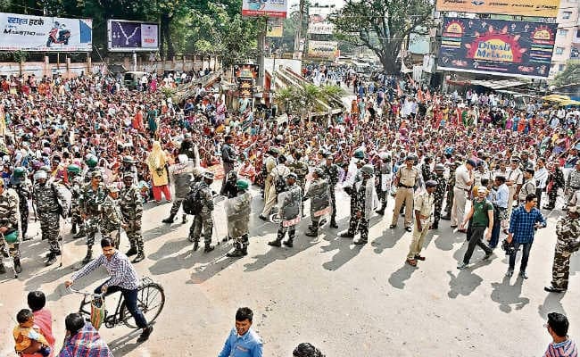 रांची : 15 सूत्री मांगों को लेकर रसोइया संघ ने किया रातू रोड चौक जाम, यातायात व्यवस्था चरमरायी