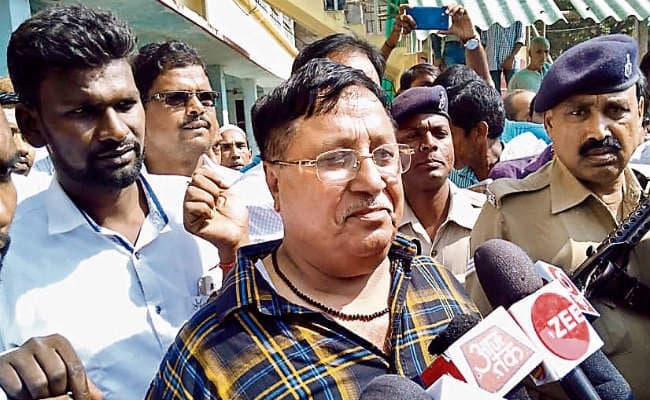 बेगूसराय : पूर्व मंत्री मंजू वर्मा के पति का सरेंडर, भेजा गया जेल, घर से मिले थे 50 कारतूस