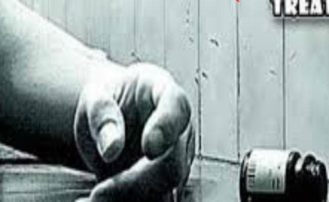 युवती  ने थाने में खाया जहर, पंचायत कर रहा था परेशान, 3 साल की उम्र में ही तय हो गयी थी शादी