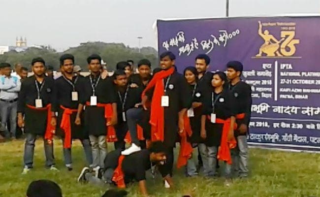 IPTA@75 : नुक्कड़ नाटकों के जरिये सामाजिक विसंगतियों पर प्रहार कर कलाकारों ने खूब बटोरी तालियां, देखें वीडियो