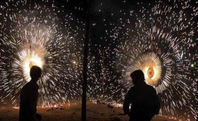 दीपावली: पटाखे फोड़ने का समय सुप्रीम कोर्ट ने बदला, दो घंटे से अधिक नहीं होगी अवधि