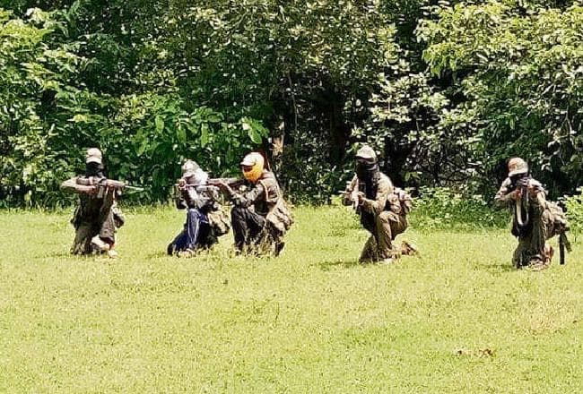 दंतेवाड़ा में नक्सली हमले में दो जवान शहीद, एक मीडियाकर्मी की भी मौत