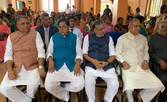 प्रवासी बिहारी अपनी जड़ को पहचानें : सुशील मोदी