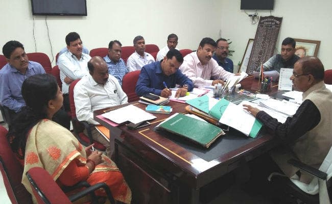 लोहरदगा : उपायुक्त ने लगायी अधिकारियों की क्लास, कहा- सड़क सुरक्षा के प्रति सजग रहें अधिकारी