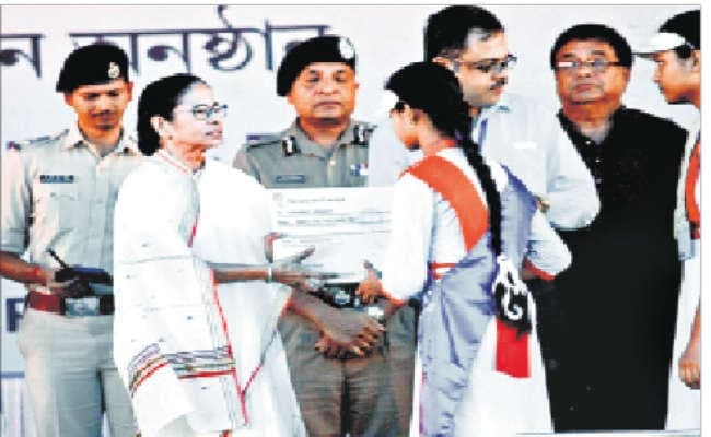 बंगाल में विभाजन की राजनीति कर रही है भाजपा : ममता बनर्जी