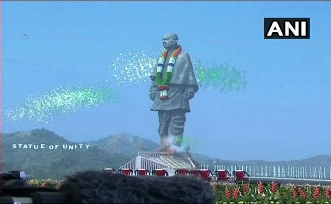 #StatueOfUnity :नरेंद्र मोदी ने किया ‘स्टैच्यू ऑफ यूनिटी’ का उद्घाटन, कहा जाति-धर्म को भुलाकर केवल भारतीय बनें