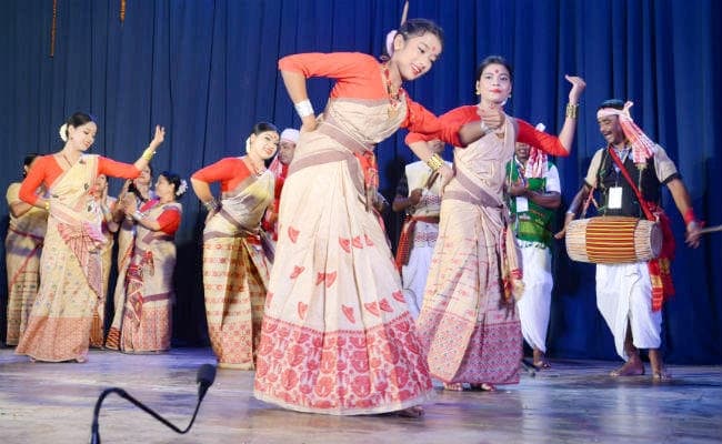 IPTA@75 : जनगीत ''''हर गांव के बाहर हमारी बस्ती क्यों हैं...'''' सुन तालियों की गड़गड़ाहट से गूंज उठा परिसर, देखें वीडियाे