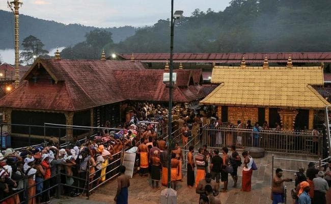 Supreme Court का सबरीमला मंदिर में महिलाओं को प्रवेश की अनुमति देने के खिलाफ शीघ्र सुनवाई से इनकार