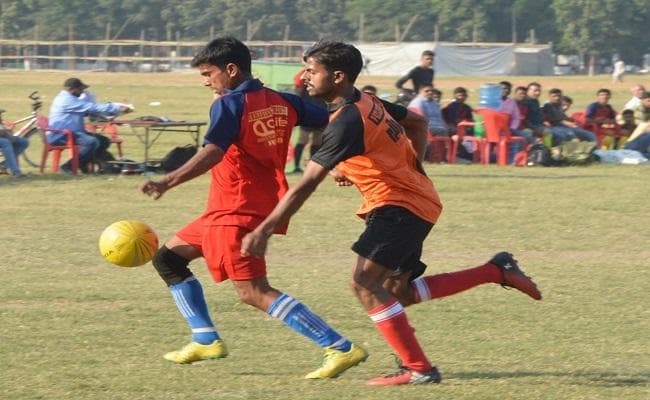 प्रभात खबर फुटबॉल टूर्नामेंट : पहले दिन पटना, गया, तिरहुत और कटिहार की टीमों को मिली जीत