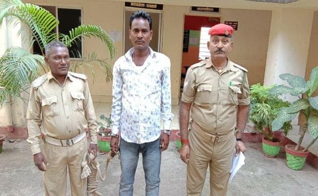 सरायकेला : 11 साल बाद पुलिस के गिरफ्त में आया भाजपा नेता हत्याकांड का आरोपी राजेश लोहार